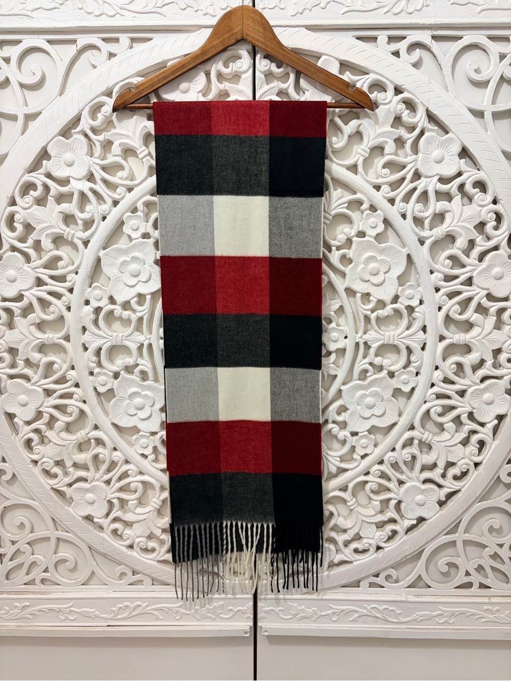 Saks Fifth Avenue Unisex Plaid Scarf Red Black Made in Germany